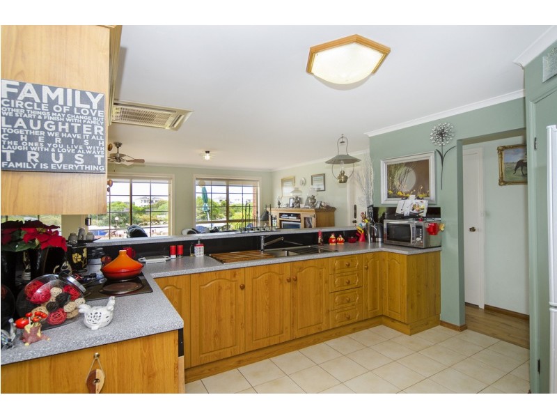 27 Prince Alfred Parade, Hindmarsh Island SA 5214