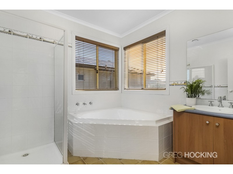 8 Grand Canal Boulevard, Sanctuary Lakes VIC 3030