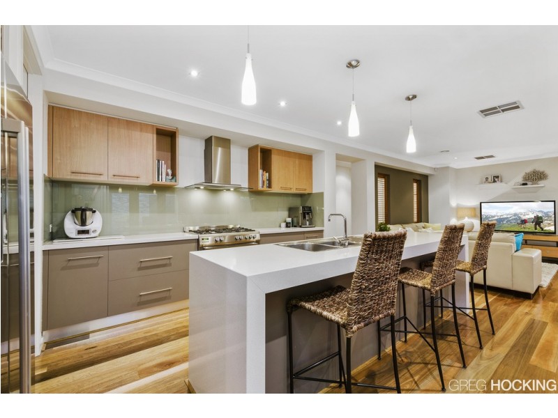 4 Francisco Bay Point, Sanctuary Lakes VIC 3030