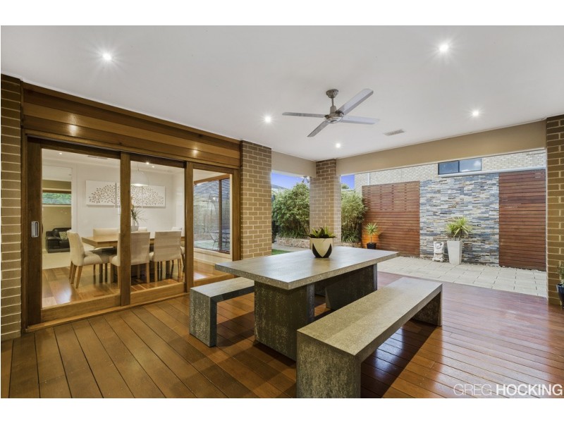 4 Francisco Bay Point, Sanctuary Lakes VIC 3030