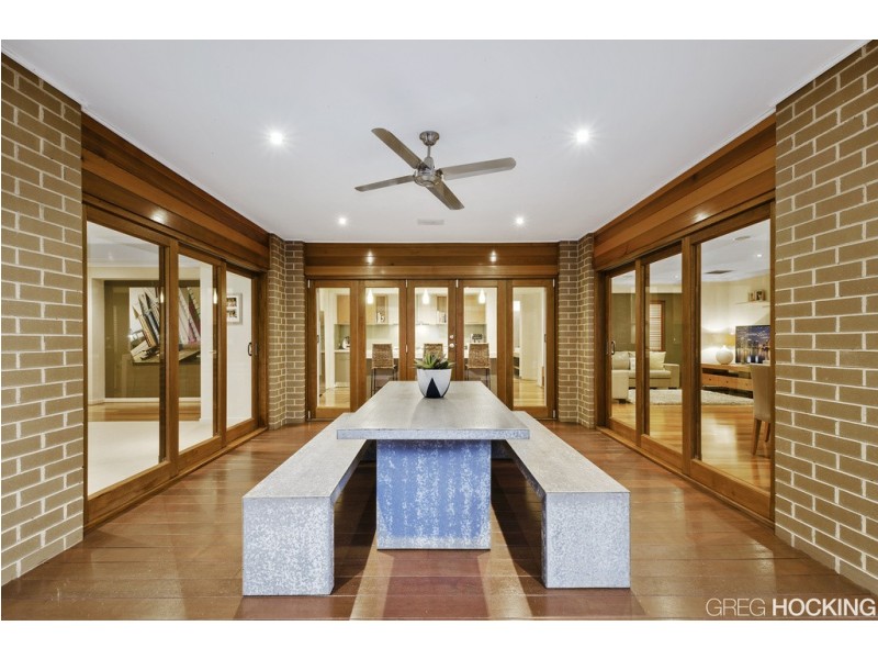 4 Francisco Bay Point, Sanctuary Lakes VIC 3030