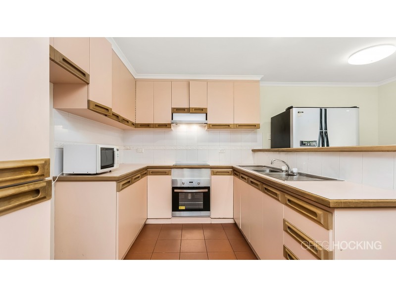 2/30 Silvereye Crescent, Werribee VIC 3030