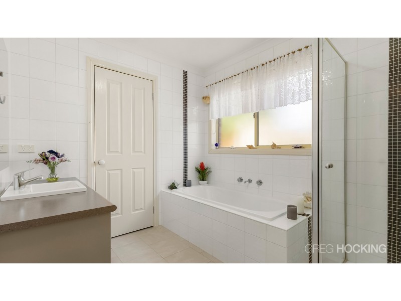 2/3 Pitanga Gardens, Werribee VIC 3030