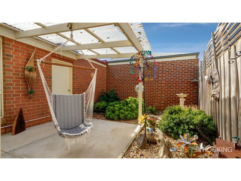 2/3 Pitanga Gardens, Werribee VIC 3030