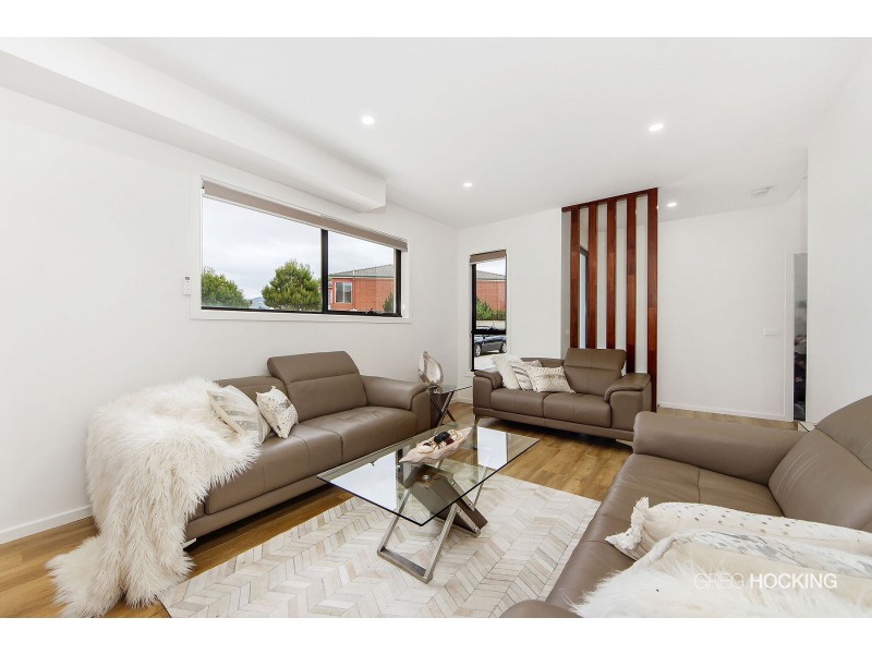 2/51 Caradon Drive, Truganina VIC 3029