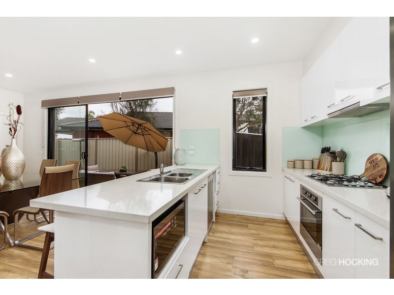 2/51 Caradon Drive, Truganina VIC 3029