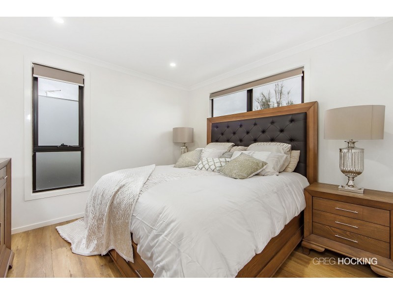 2/51 Caradon Drive, Truganina VIC 3029