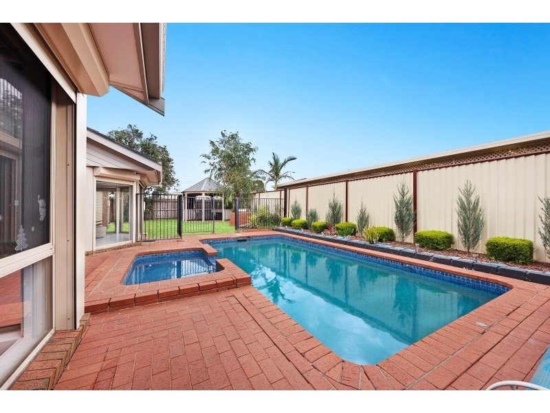 32 Mirambeek Road, Hoppers Crossing VIC 3029