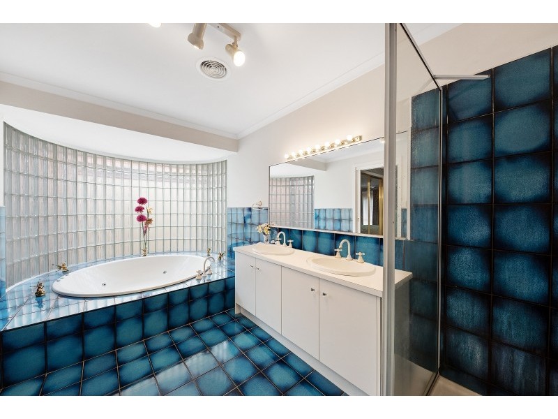 32 Mirambeek Road, Hoppers Crossing VIC 3029