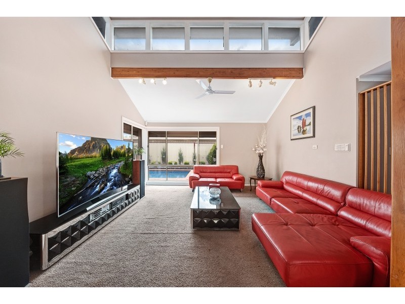 32 Mirambeek Road, Hoppers Crossing VIC 3029