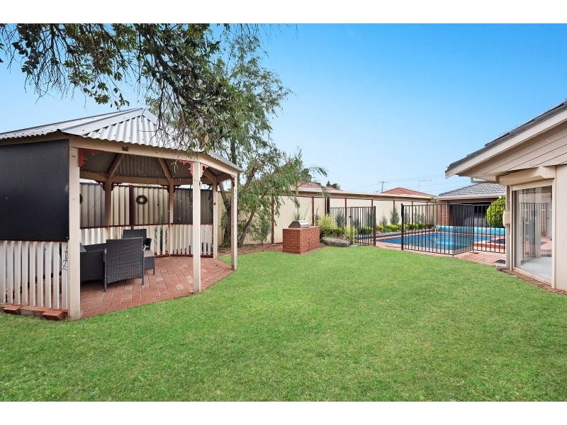 32 Mirambeek Road, Hoppers Crossing VIC 3029