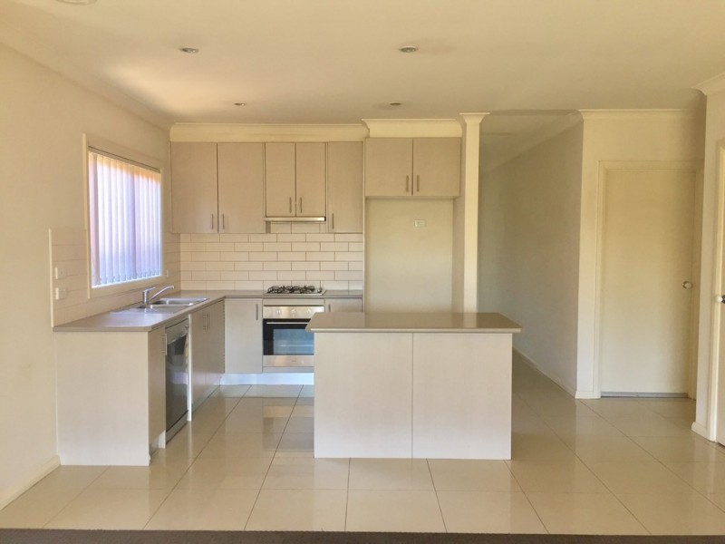 10 Tony Drive, Truganina VIC 3029