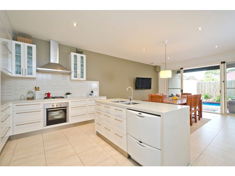 2/10 Officer Court, Werribee VIC 3030