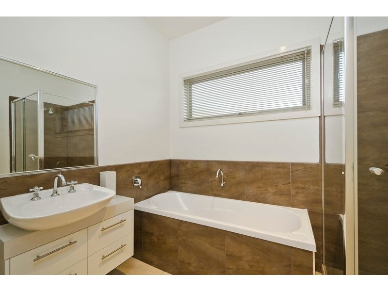 2/10 Officer Court, Werribee VIC 3030