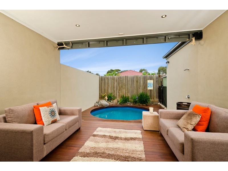 2/10  OFFICER COURT, Werribee VIC 3030