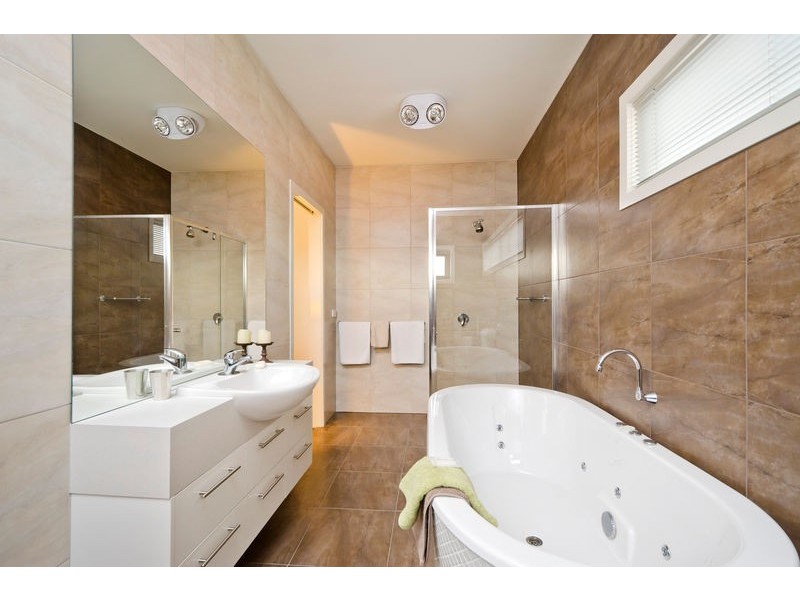 2/10  OFFICER COURT, Werribee VIC 3030