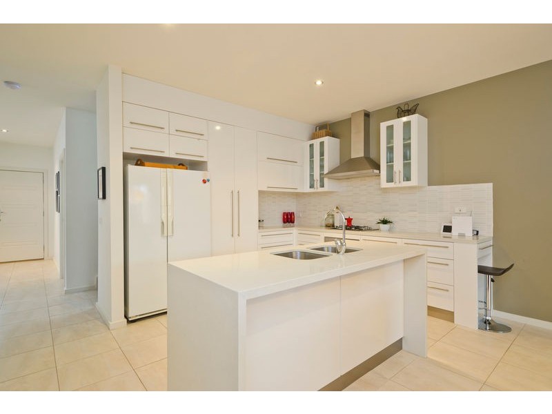 2/10  OFFICER COURT, Werribee VIC 3030