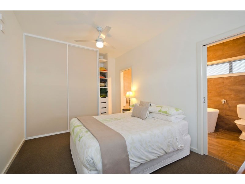 2/10  OFFICER COURT, Werribee VIC 3030