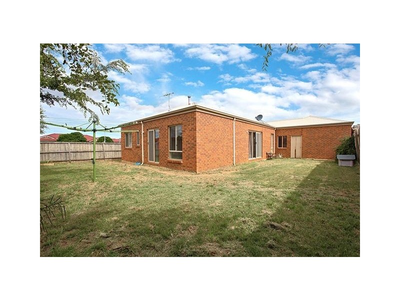2 Diamond Drive, Werribee VIC 3030