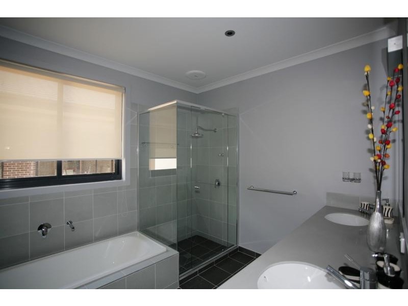 20 Munro Drive, Wyndham Vale VIC 3024