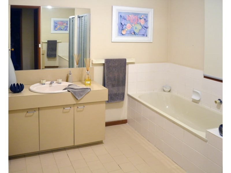 2 Gabrielle Close, Werribee VIC 3030