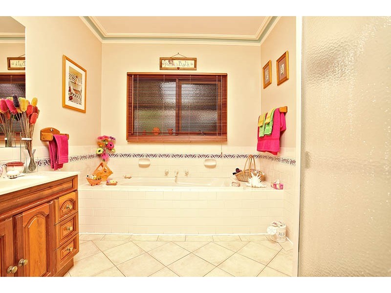 6 Parkview Close, Hoppers Crossing VIC 3029