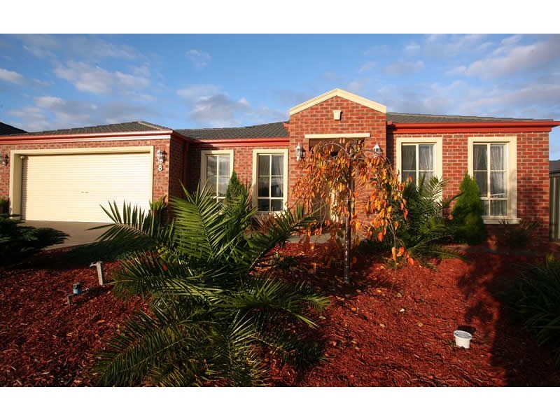 8 Clearwater Rise Parade, Truganina VIC 3029