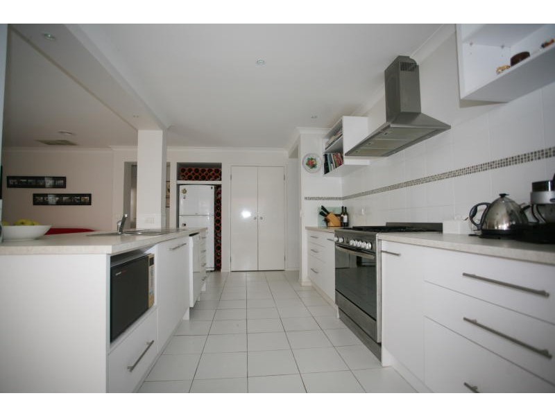 8 Clearwater Rise Parade, Truganina VIC 3029