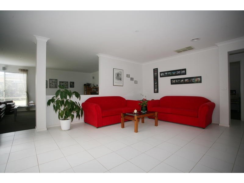 8 Clearwater Rise Parade, Truganina VIC 3029