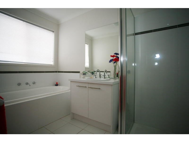 8 Clearwater Rise Parade, Truganina VIC 3029