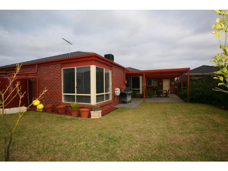 8 Clearwater Rise Parade, Truganina VIC 3029