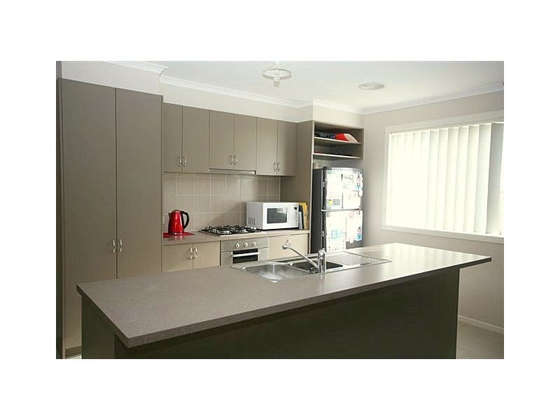 1 Grackle Crescent, Williams Landing VIC 3027