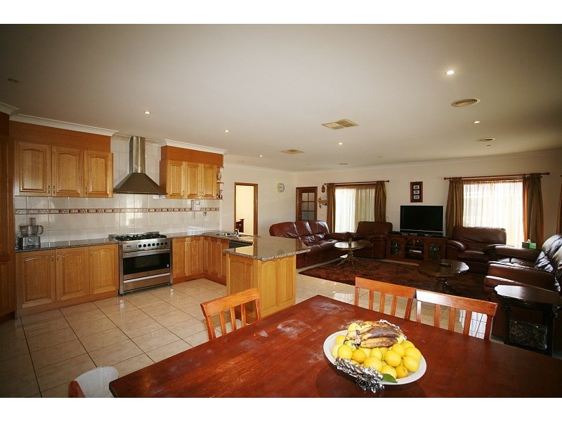 2 Larter Court, Hoppers Crossing VIC 3029