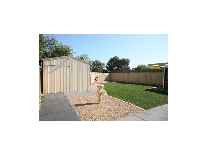 2 Calais Court, Hoppers Crossing VIC 3029