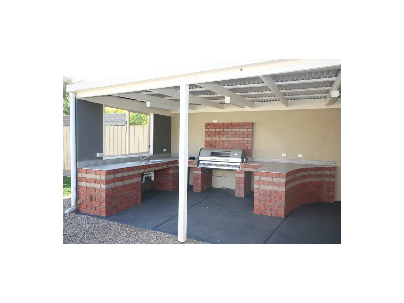 2 Calais Court, Hoppers Crossing VIC 3029