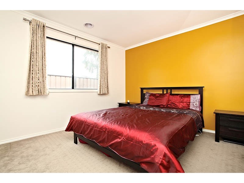 6 Lindrum Outlook, Tarneit VIC 3029
