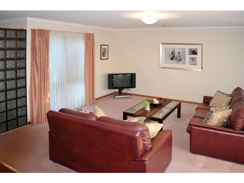 2 Gabrielle Close, Werribee VIC 3030