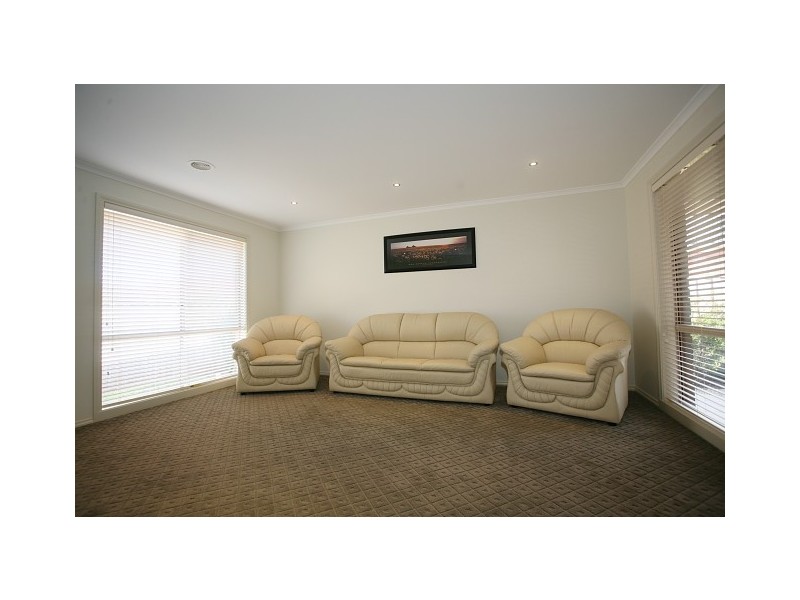 5 Bradley Grove, Tarneit VIC 3029