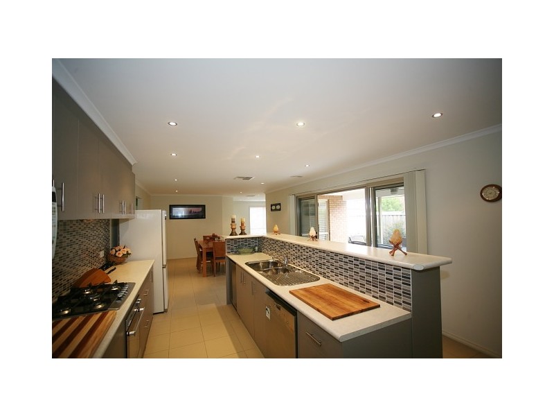 5 Bradley Grove, Tarneit VIC 3029