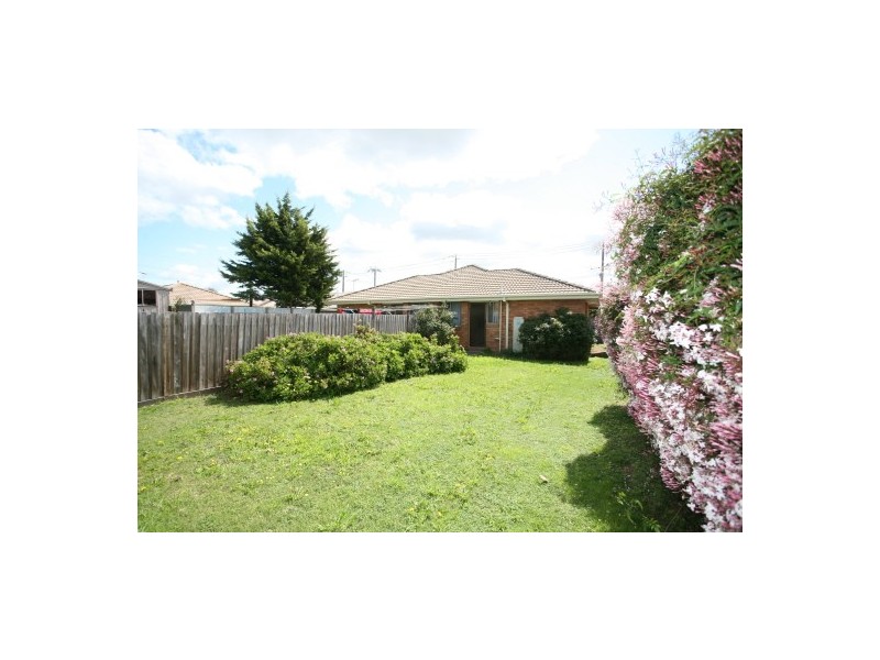 2/2 Weeden Drive, Werribee VIC 3030