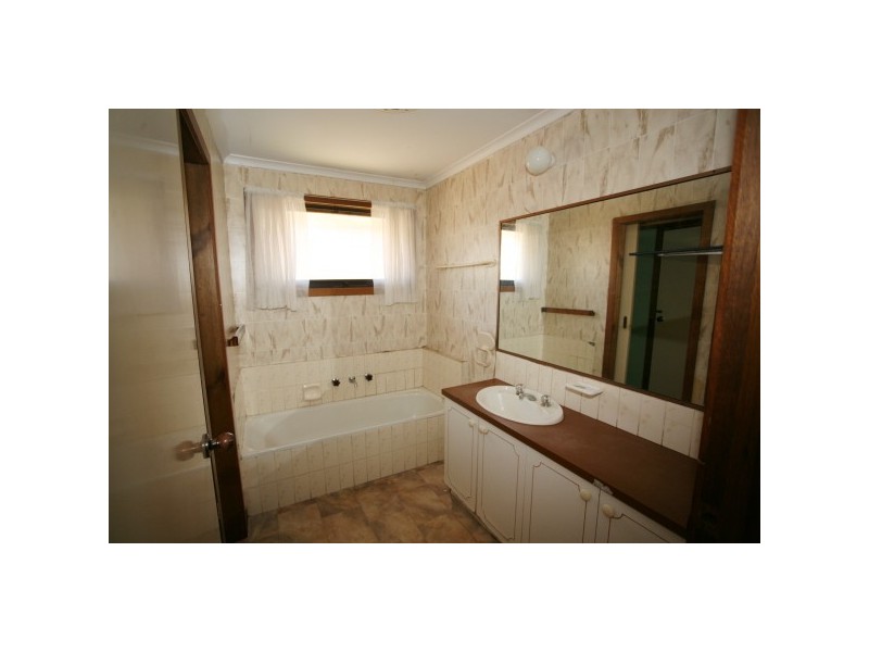 98 Kookaburra Avenue, Werribee VIC 3030