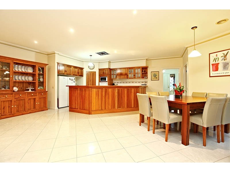 10 Manorvale Parade, Werribee VIC 3030