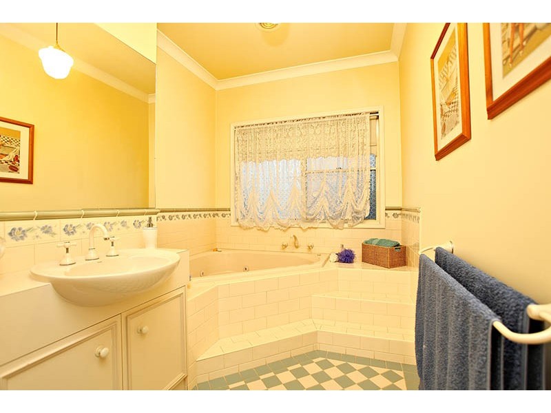 10 Manorvale Parade, Werribee VIC 3030