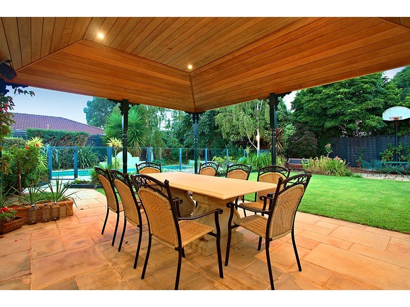 10 Manorvale Parade, Werribee VIC 3030