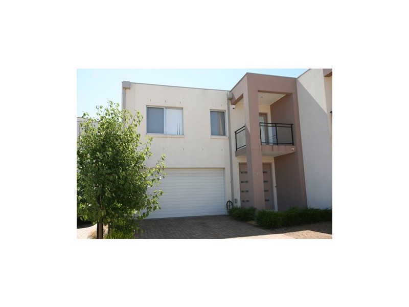 13/110 Sanctuary Lakes North Boulevard, Sanctuary Lakes VIC 3030