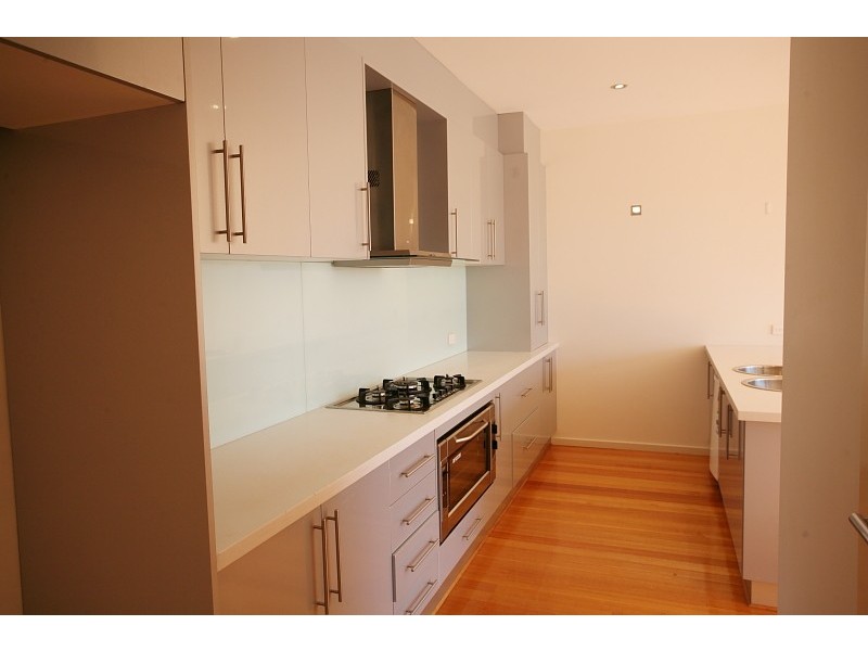 13/110 Sanctuary Lakes North Boulevard, Sanctuary Lakes VIC 3030