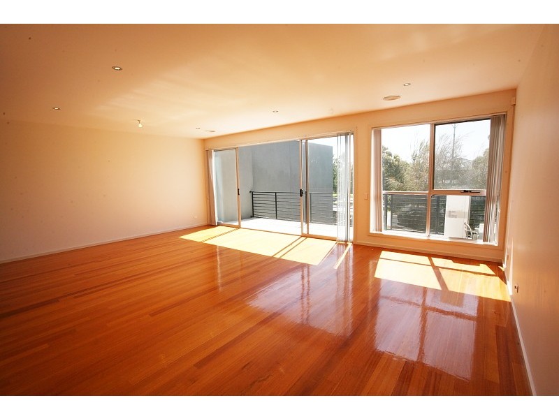 13/110 Sanctuary Lakes North Boulevard, Sanctuary Lakes VIC 3030