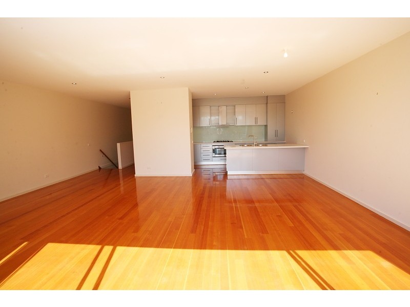 13/110 Sanctuary Lakes North Boulevard, Sanctuary Lakes VIC 3030