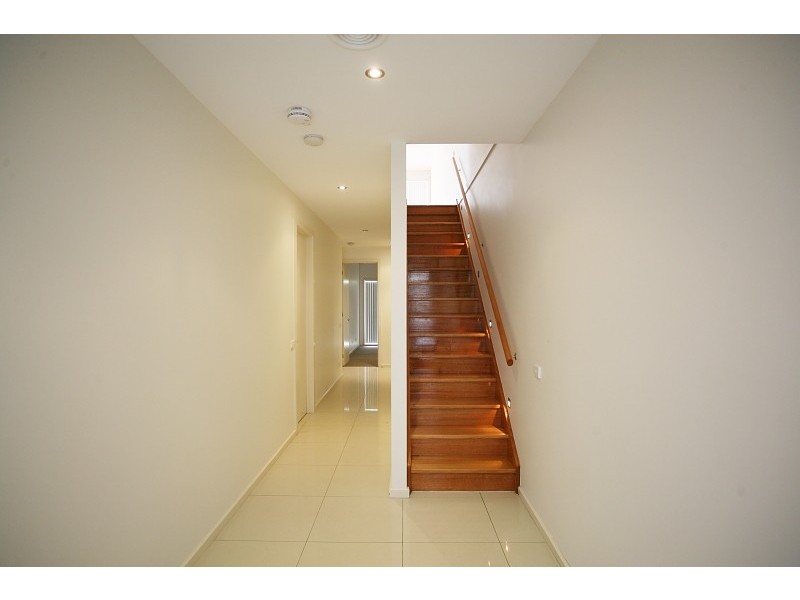 13/110 Sanctuary Lakes North Boulevard, Sanctuary Lakes VIC 3030