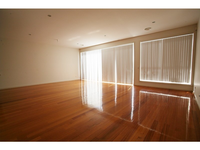 13/110 Sanctuary Lakes North Boulevard, Sanctuary Lakes VIC 3030